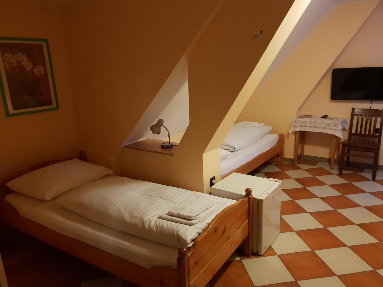 Pirates Hotel Hainburg an der Donau Zewnętrze zdjęcie